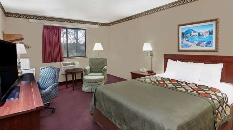 Super 8 Greenville Room