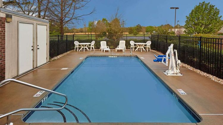 Super 8 Greenville Pool