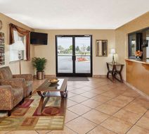 Super 8 Greenville Lobby
