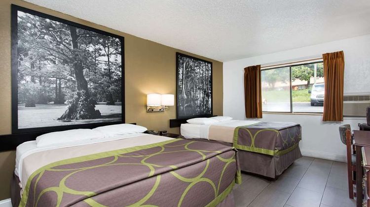 Super 8 Greensboro/Coliseum/Conv. Room