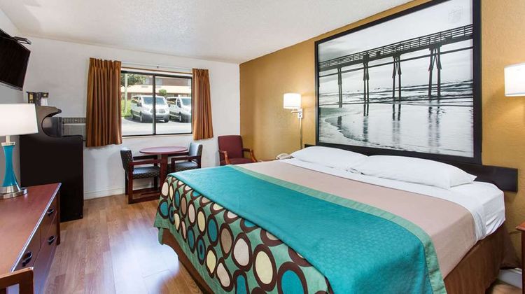 Super 8 Greensboro/Coliseum/Conv. Room