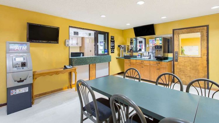 Super 8 Greensboro/Coliseum/Conv. Lobby