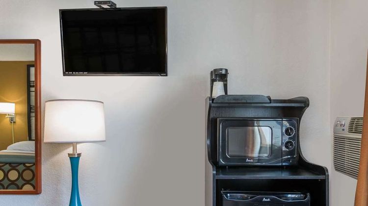 Super 8 Greensboro/Coliseum/Conv. Room