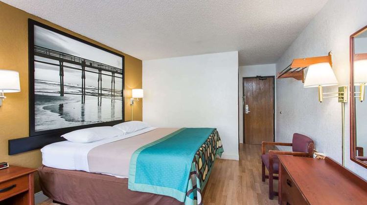 Super 8 Greensboro/Coliseum/Conv. Room