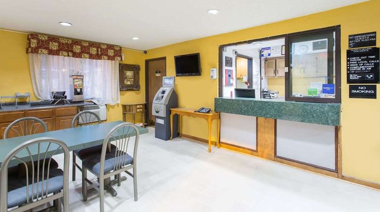 Super 8 Greensboro/Coliseum/Conv. Lobby