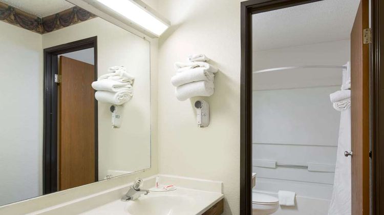 Super 8 Greensboro/Coliseum/Conv. Room