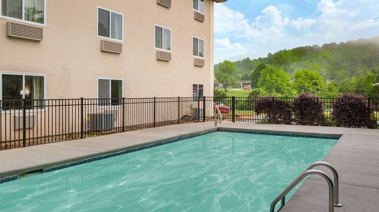 Super 8 Chattanooga Lookout Mountain Pool