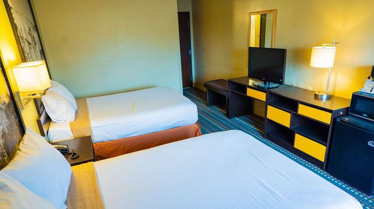 Super 8 Belen Room