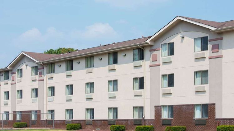 Super 8 New Castle Exterior