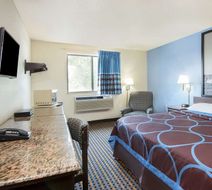 Super 8 New Castle Room