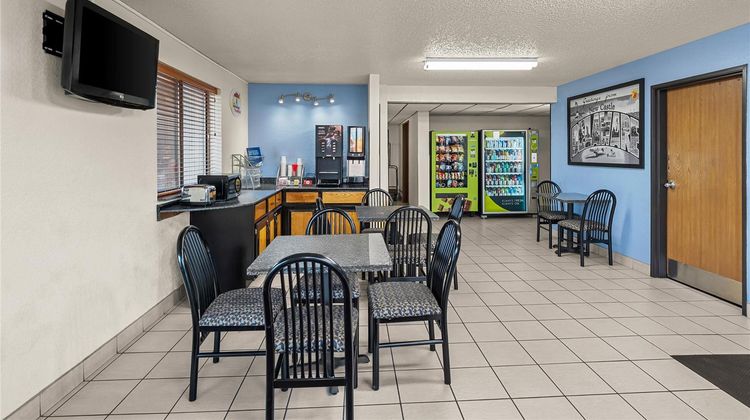 Super 8 New Castle Restaurant