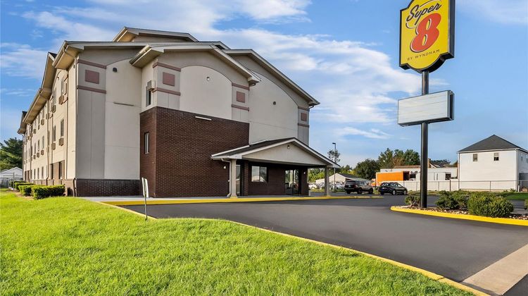 Super 8 New Castle Exterior
