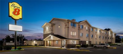 Super 8 New Castle Exterior