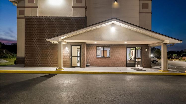 Super 8 New Castle Exterior