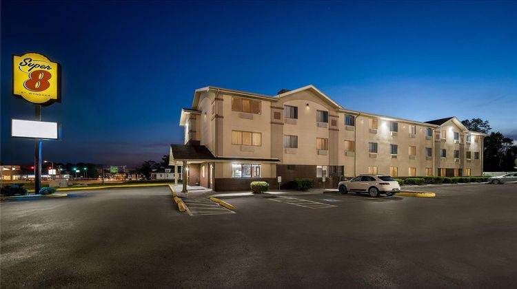 Super 8 New Castle Exterior