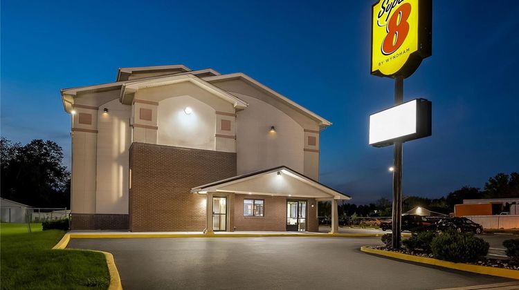Super 8 New Castle Exterior