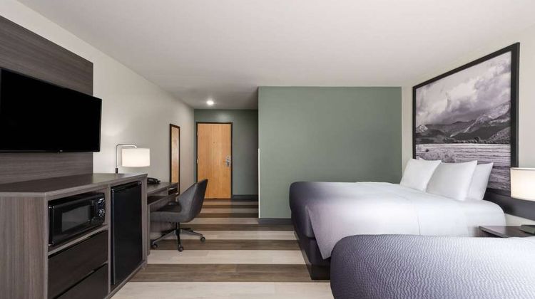 Super 8 Big Timber Room
