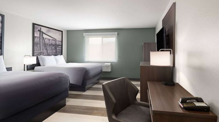 Super 8 Big Timber Room