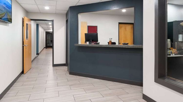 Super 8 Big Timber Lobby