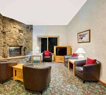 Super 8 Belgrade/Bozeman Airport Lobby