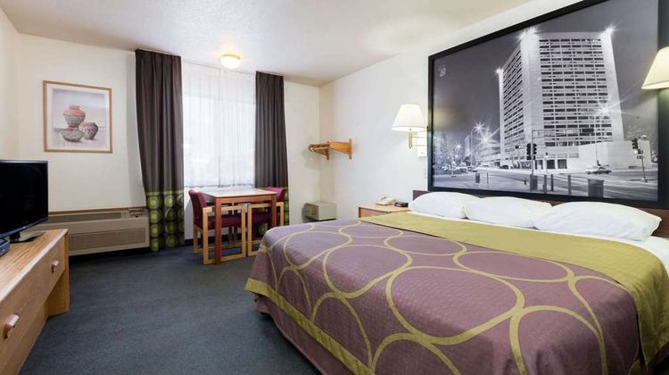 Super 8 Bernalillo Room