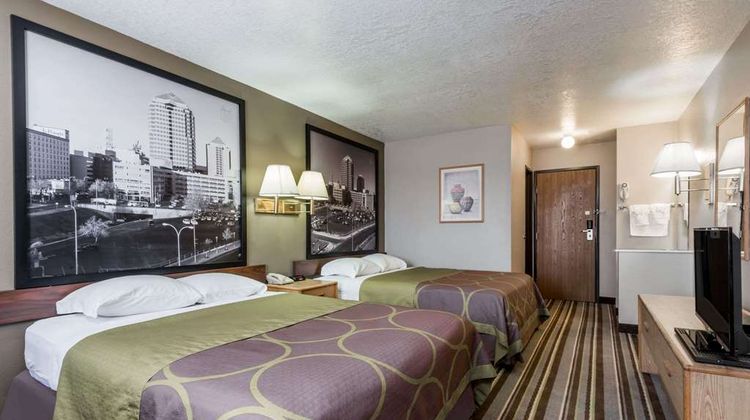 Super 8 Bernalillo Room