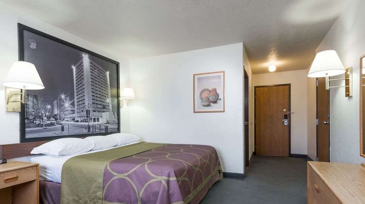 Super 8 Bernalillo Room
