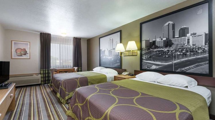 Super 8 Bernalillo Room