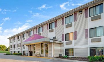Super 8 Omaha West L St