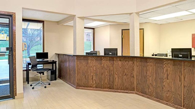 <b>Super 8 Omaha West L St Lobby</b>. Images powered by <a href="https://iceportal.shijigroup.com/" title="IcePortal" target="_blank">IcePortal</a>.