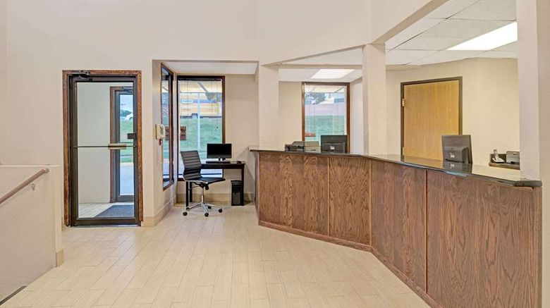 <b>Super 8 Omaha West L St Lobby</b>. Images powered by <a href="https://iceportal.shijigroup.com/" title="IcePortal" target="_blank">IcePortal</a>.