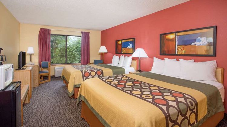 Super 8 Appleton Room