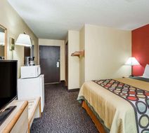 Super 8 Appleton Room