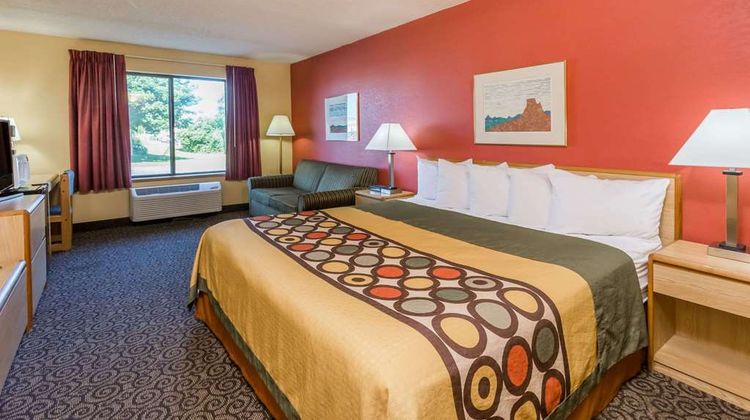 Super 8 Appleton Room