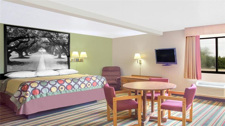 Super 8 Champaign Suite