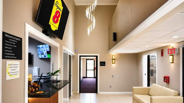 Super 8 Champaign Lobby