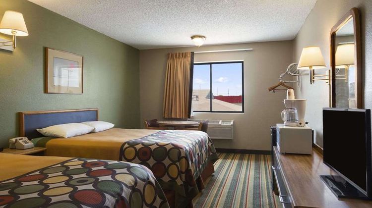 Super 8 Blackwell Room