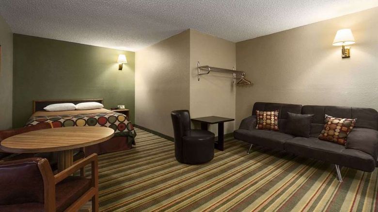 <b>Super 8 Blackwell Suite</b>. Images powered by <a href="https://iceportal.shijigroup.com/" title="IcePortal" target="_blank">IcePortal</a>.