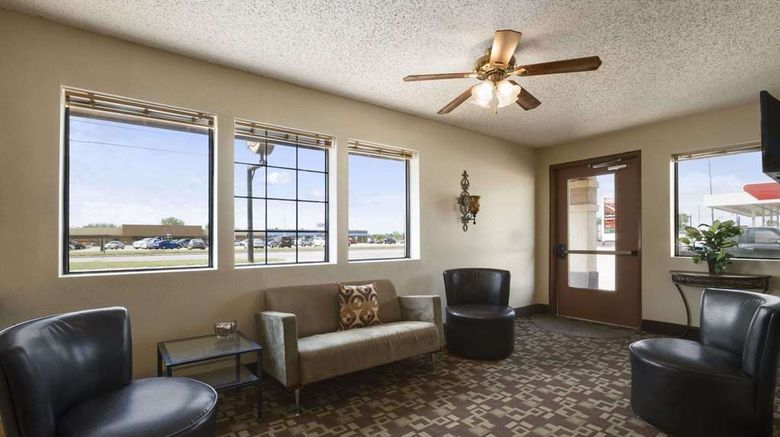 <b>Super 8 Blackwell Lobby</b>. Images powered by <a href="https://iceportal.shijigroup.com/" title="IcePortal" target="_blank">IcePortal</a>.