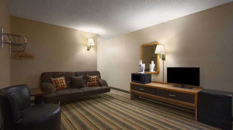 <b>Super 8 Blackwell Suite</b>. Images powered by <a href="https://iceportal.shijigroup.com/" title="IcePortal" target="_blank">IcePortal</a>.