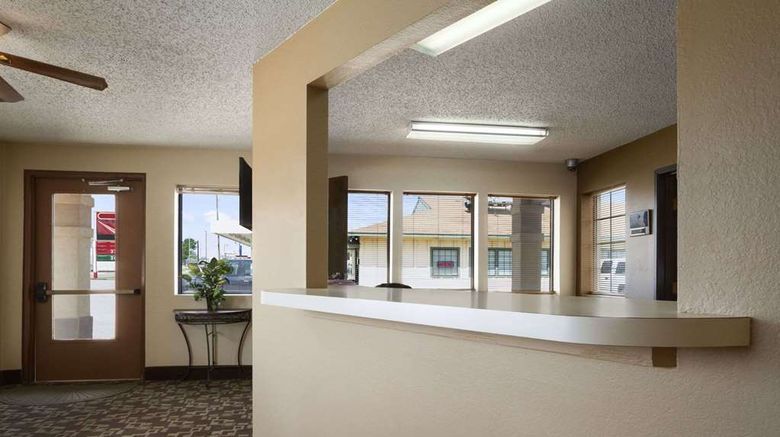 <b>Super 8 Blackwell Lobby</b>. Images powered by <a href="https://iceportal.shijigroup.com/" title="IcePortal" target="_blank">IcePortal</a>.