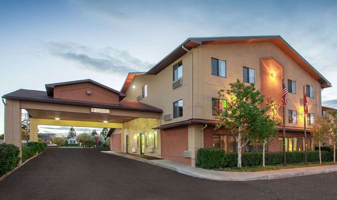 Super 8 Butte Exterior