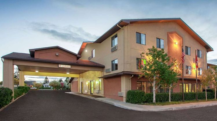 Super 8 Butte Exterior