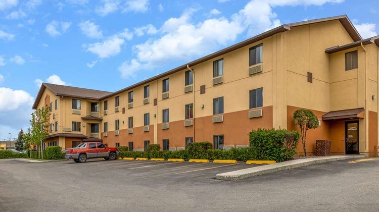 Super 8 Butte Exterior