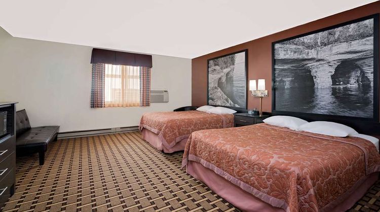 Super 8 Ashland Suite