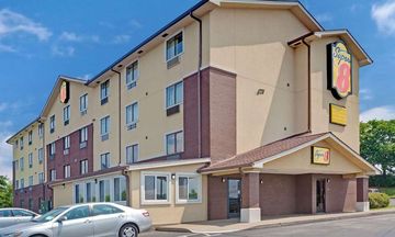 Super 8 Nashville/ Dntn/ Opryland Area