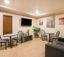 Super 8 Colby Lobby