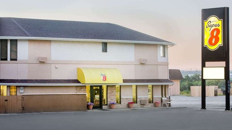 Super 8 Casper West Exterior