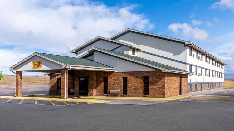 Super 8 Cheyenne Exterior