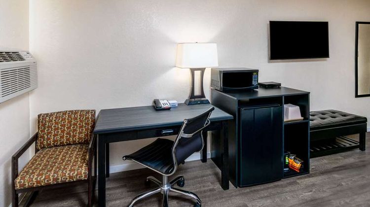 Super 8 Cheyenne Room